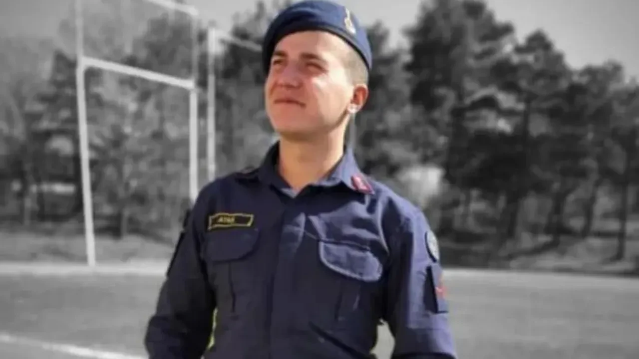 Eşi ve çocuğunu kurtardı kendisi dönemedi: Uzman çavuş Fahri Ateş'in naaşı memleketinde