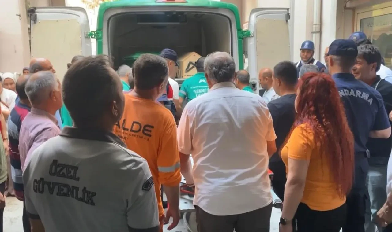 Eşi ve çocuğunu kurtardı kendisi dönemedi: Uzman Çavuş Fahri Ateş'in naaşı memleketinde