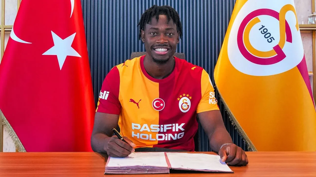 Galatasaray'ın yeni transferi Bitshiabu'dan açıklama! "Büyük zaferlere imza atacağımızı düşünüyorum"