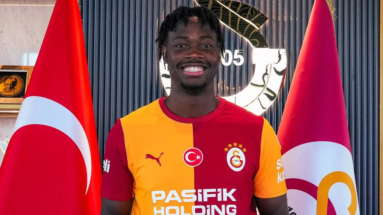 Galatasaray'ın yeni transferi Bitshiabu'dan açıklama! "Büyük zaferlere imza atacağımızı düşünüyorum"