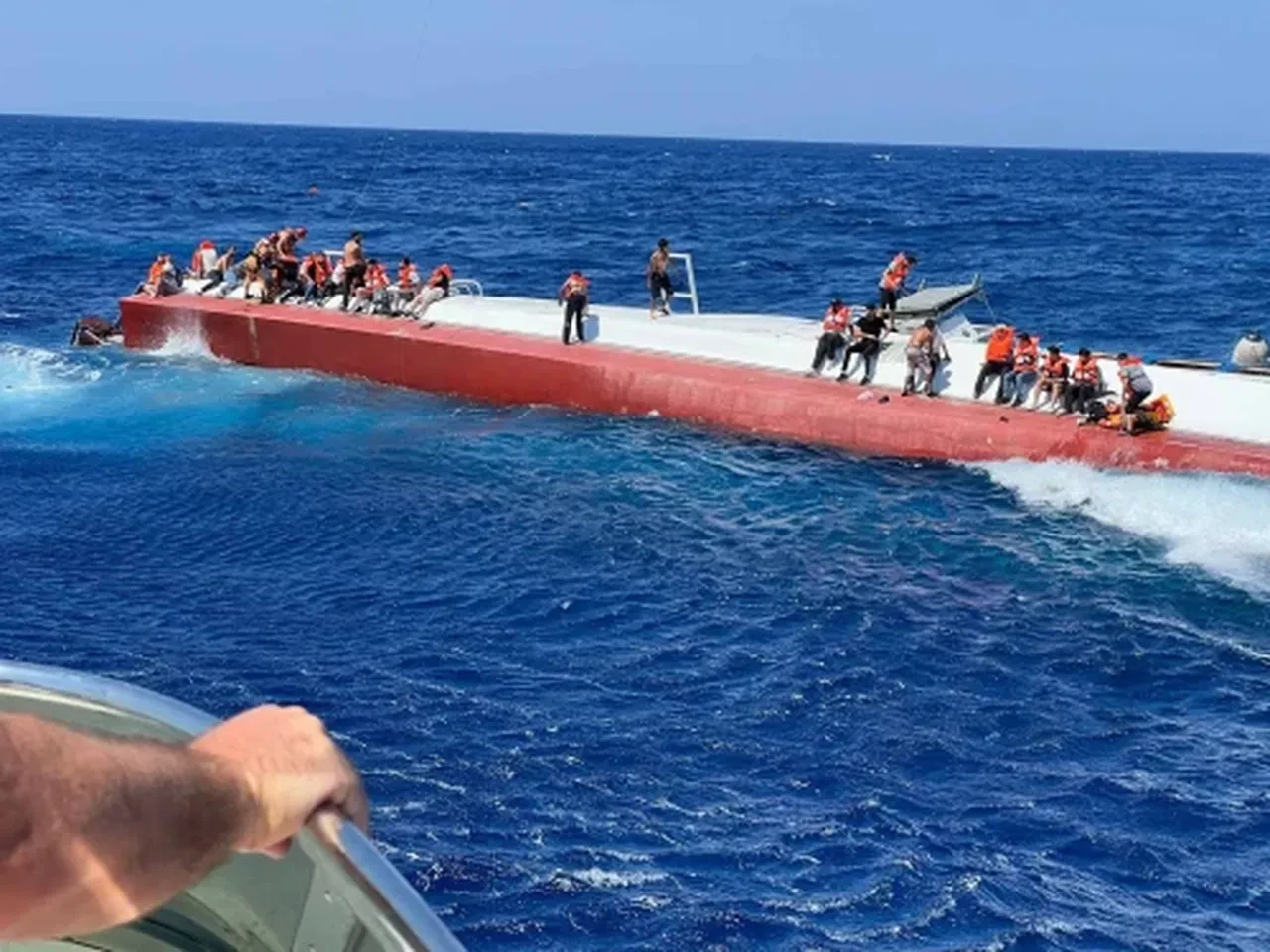 Girne gemi faciasında son durum! Bir kişinin naaşına ulaşıldı
