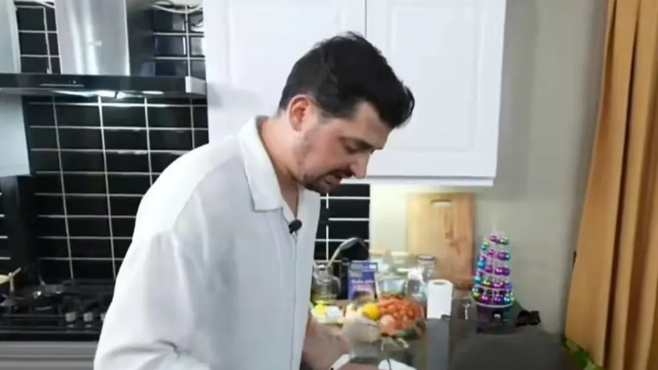 MasterChef 2026 Emre’nin Yemekteyiz geçmişi sosyal medyayı salladı! Zuhal Topal'la Yemekteyiz'de 2 kez yarıştı