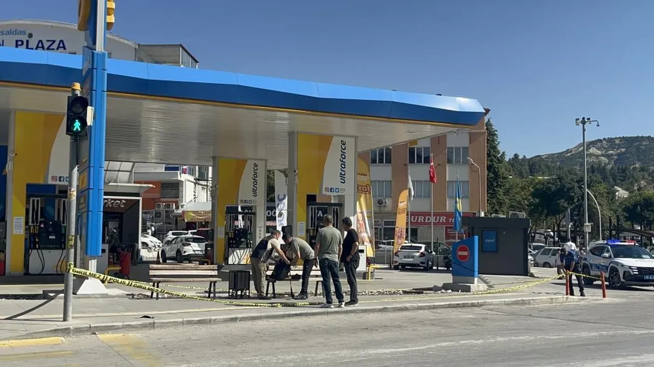 Şehrin göbeğinde bomba paniği! Şüpheli çanta fünye ile patlatıldı
