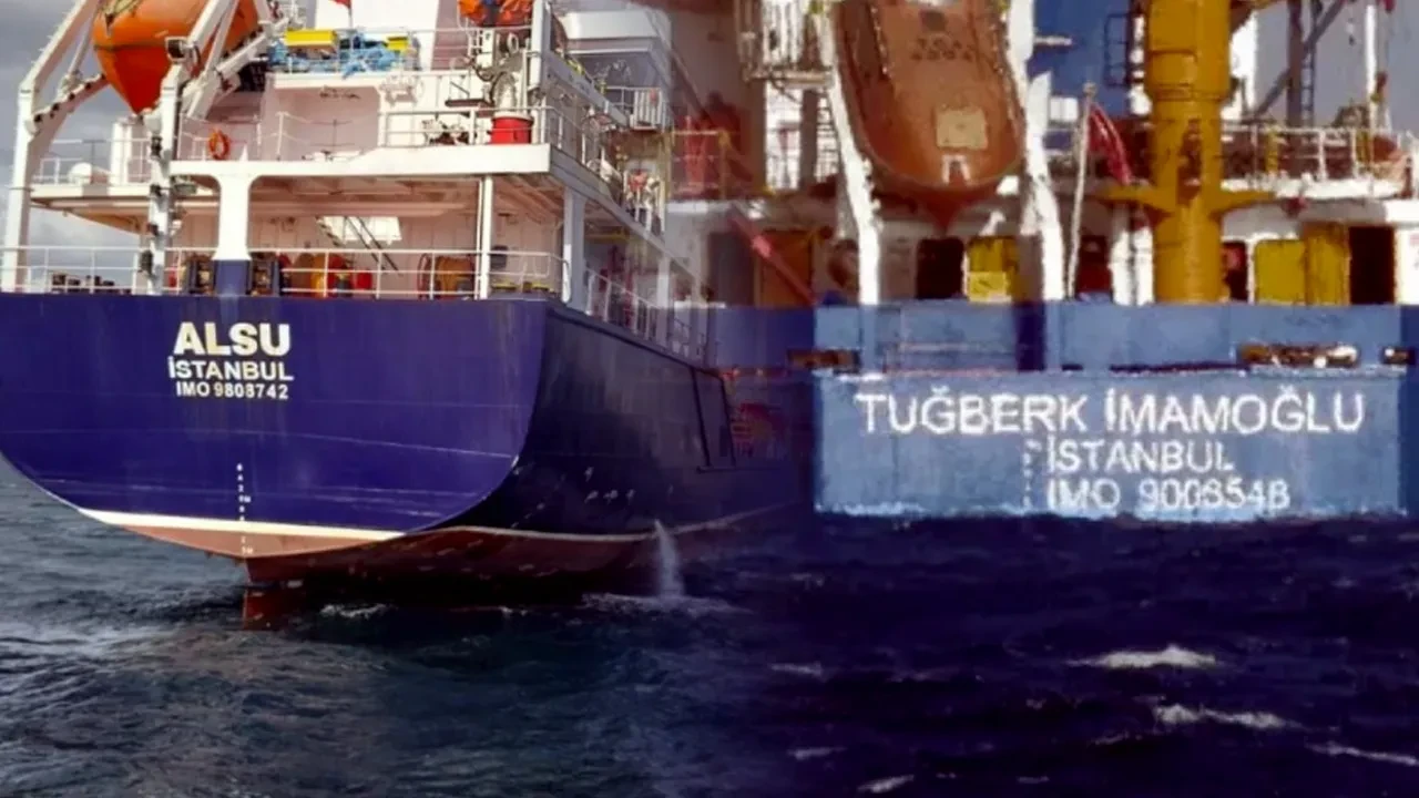 Silivri açıklarında 2 gemi çarpıştı! 10 personelden haber alınamıyor