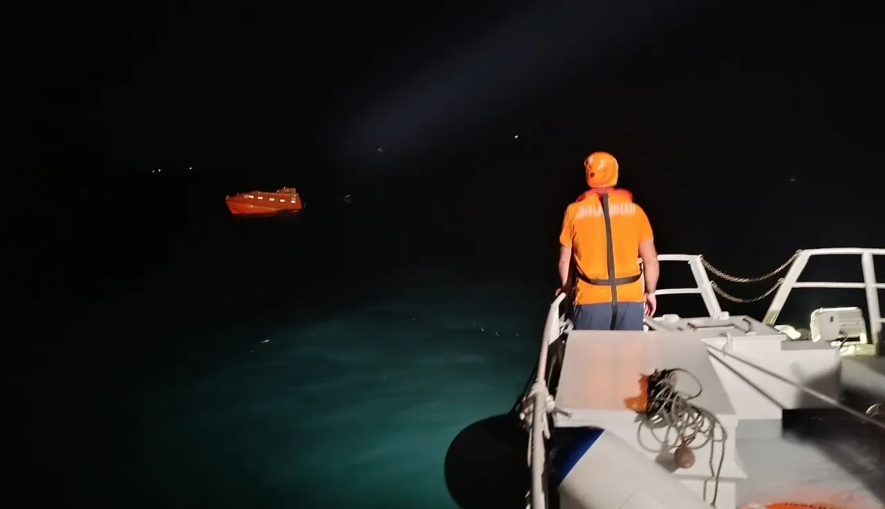 Silivri açıklarında 2 gemi çarpıştı! 10 personelden haber alınamıyor