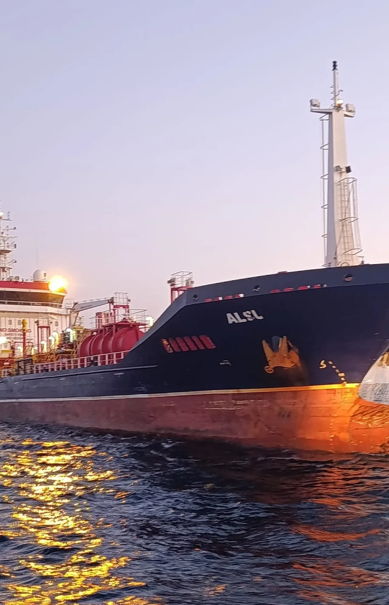 Silivri açıklarında 2 gemi çarpıştı! 10 personelden haber alınamıyor