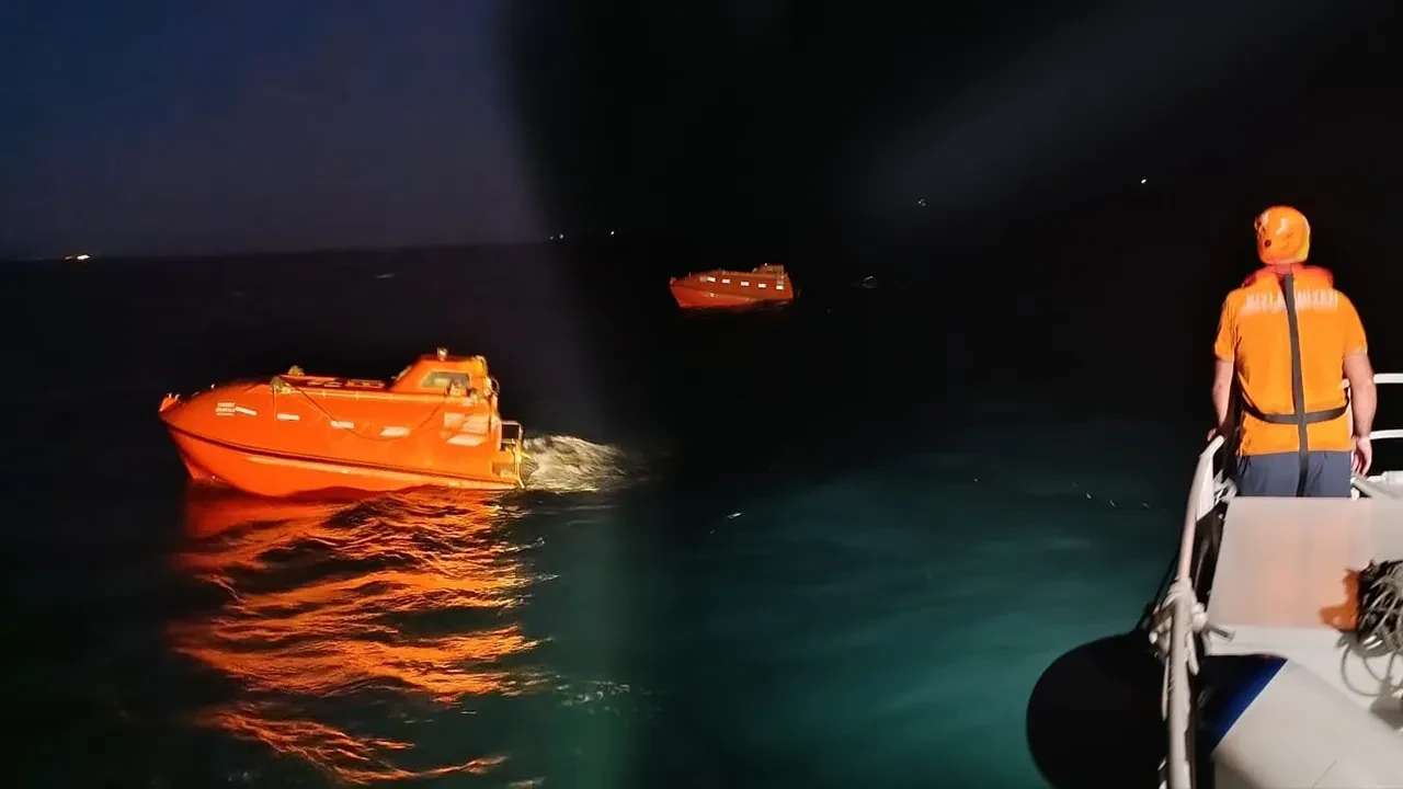 Silivri açıklarında batan gemideki kayıp 10 mürettebatın kimlikleri belli oldu