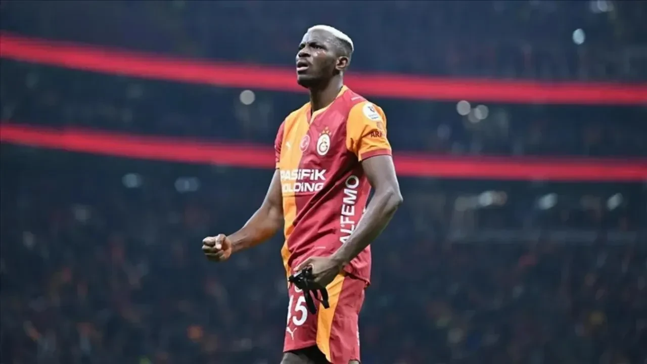 Victor Osimhen’in garajındaki yeni oyuncağı dudak uçuklattı! Ferrari’siyle görenleri şaşırttı