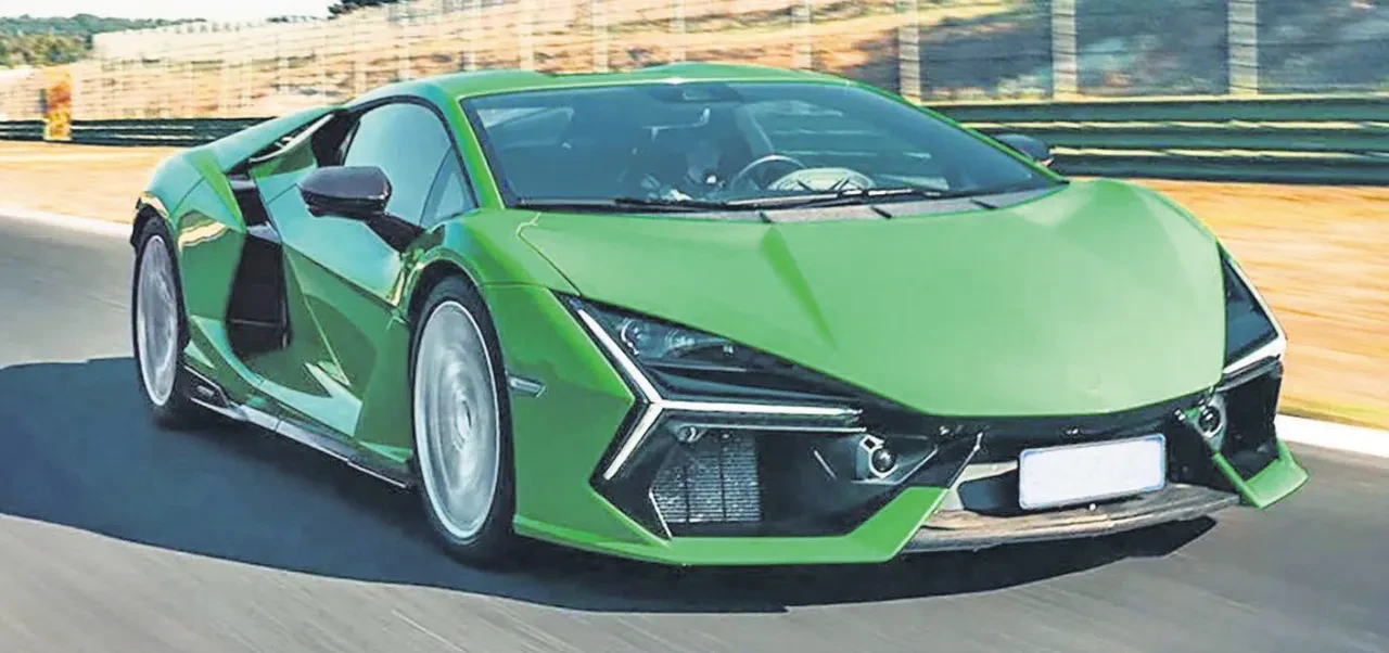 Victor Osimhen’in garajındaki yeni oyuncağı dudak uçuklattı! Ferrari’siyle görenleri şaşırttı