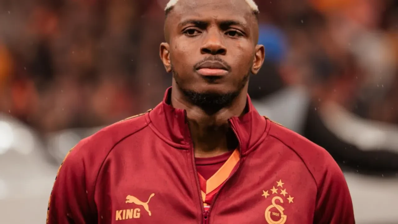 Victor Osimhen’in garajındaki yeni oyuncağı dudak uçuklattı! Ferrari’siyle görenleri şaşırttı