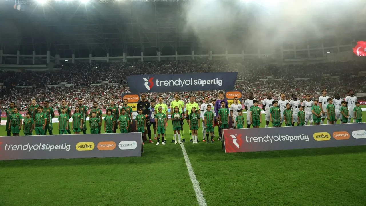 Amedspor-Beşiktaş maçında ilginç olay! Futbolcular ve taraftarlar büyük şaşkınlık yaşadı