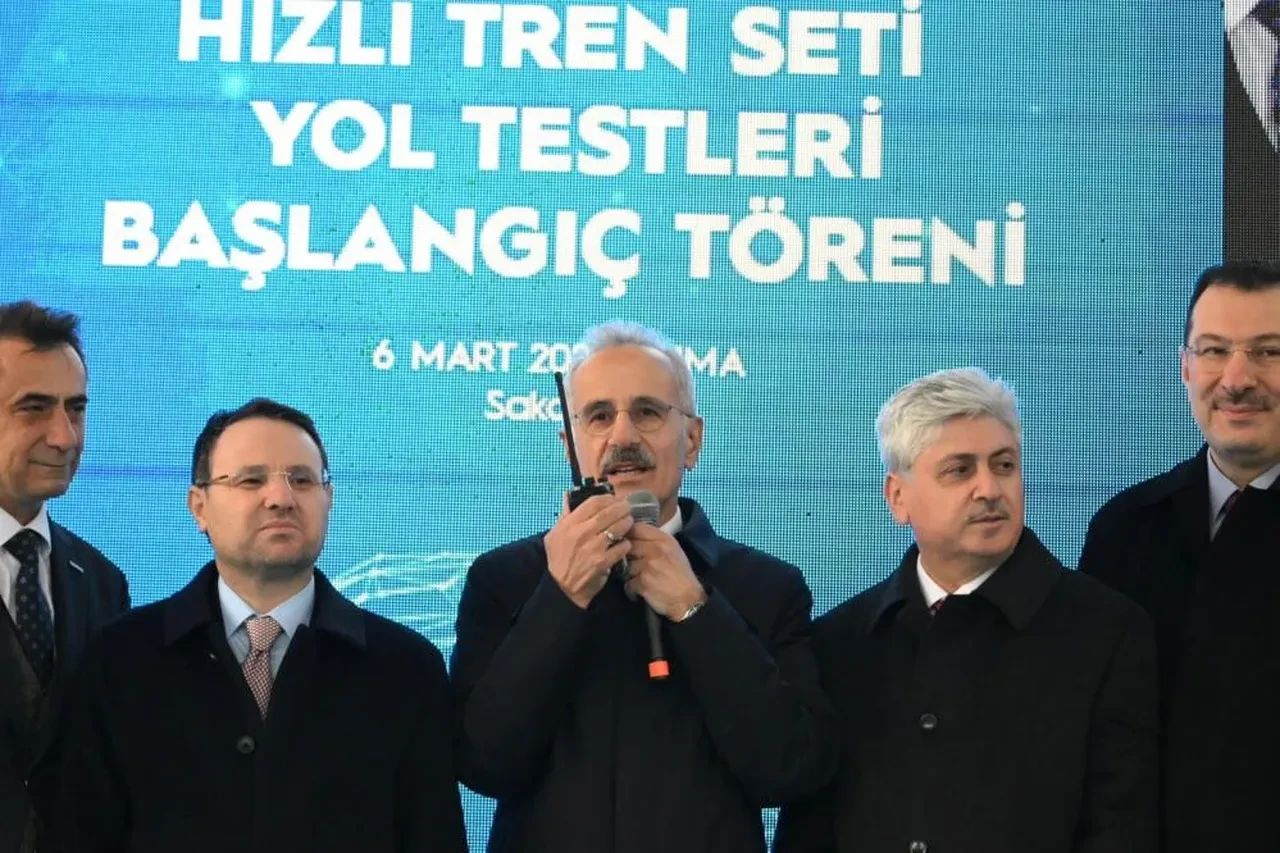 Bakan Uraloğlu duyurdu: 250 km hıza ulaştı! Yerli hızlı trende üretim başladı