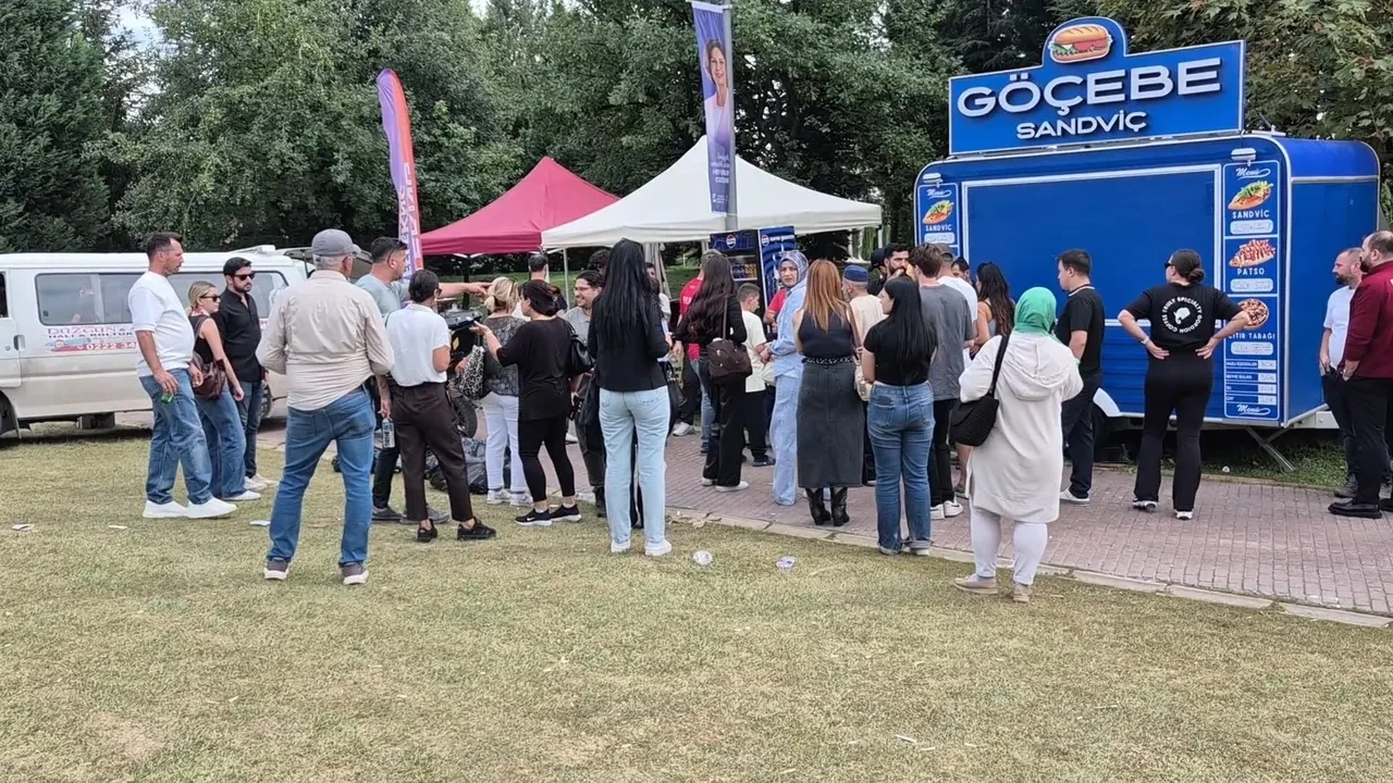 Ceza'nın ardından İrem Derici de resti çekti: Festivalde ortalık karıştı