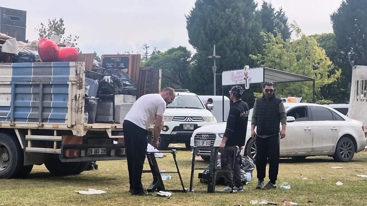 Ceza'nın ardından İrem Derici de resti çekti: Festivalde ortalık karıştı