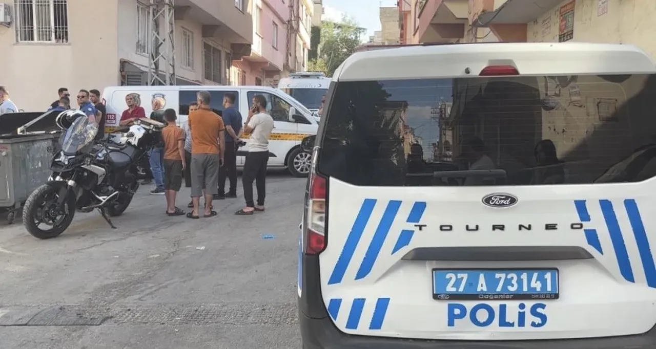 Gaziantep’te cani koca eşini öldürüp sokağa indi: 3'ü çocuk 4 kişiyi yaraladı