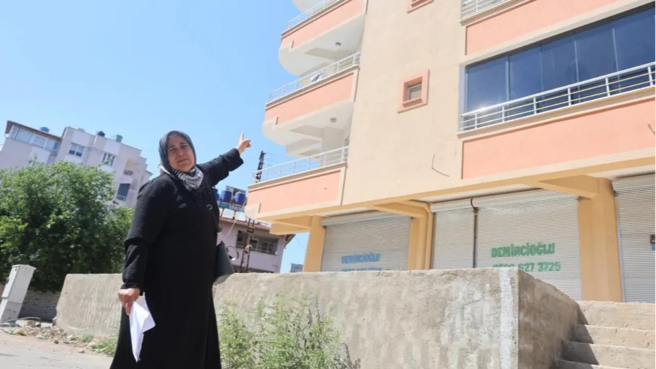 Hatay’da 20 yıllık ev hayali kabusa döndü: Biber temizleyerek biriktirdiği parasıyla aldığı daireler başkalarına satıldı 