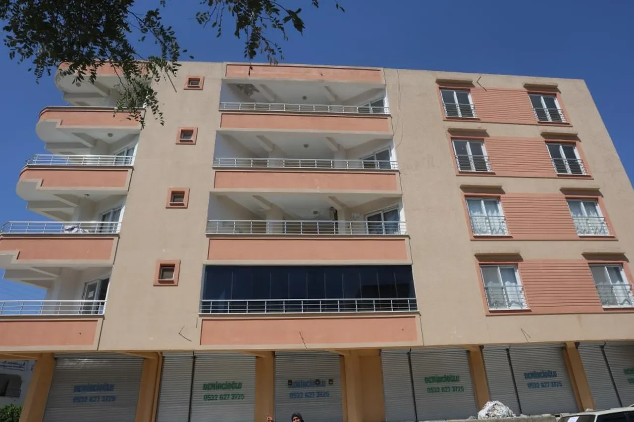 Hatay’da 20 yıllık ev hayali kabusa döndü: Biber temizleyerek biriktirdiği parasıyla aldığı daireler başkalarına satıldı 