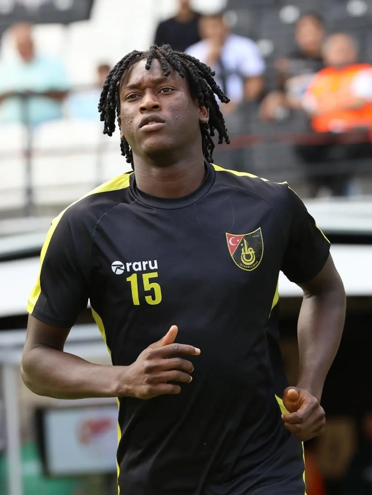 İstanbulsporlu Elvin Mendy maçın ardından kalp krizi geçirdi