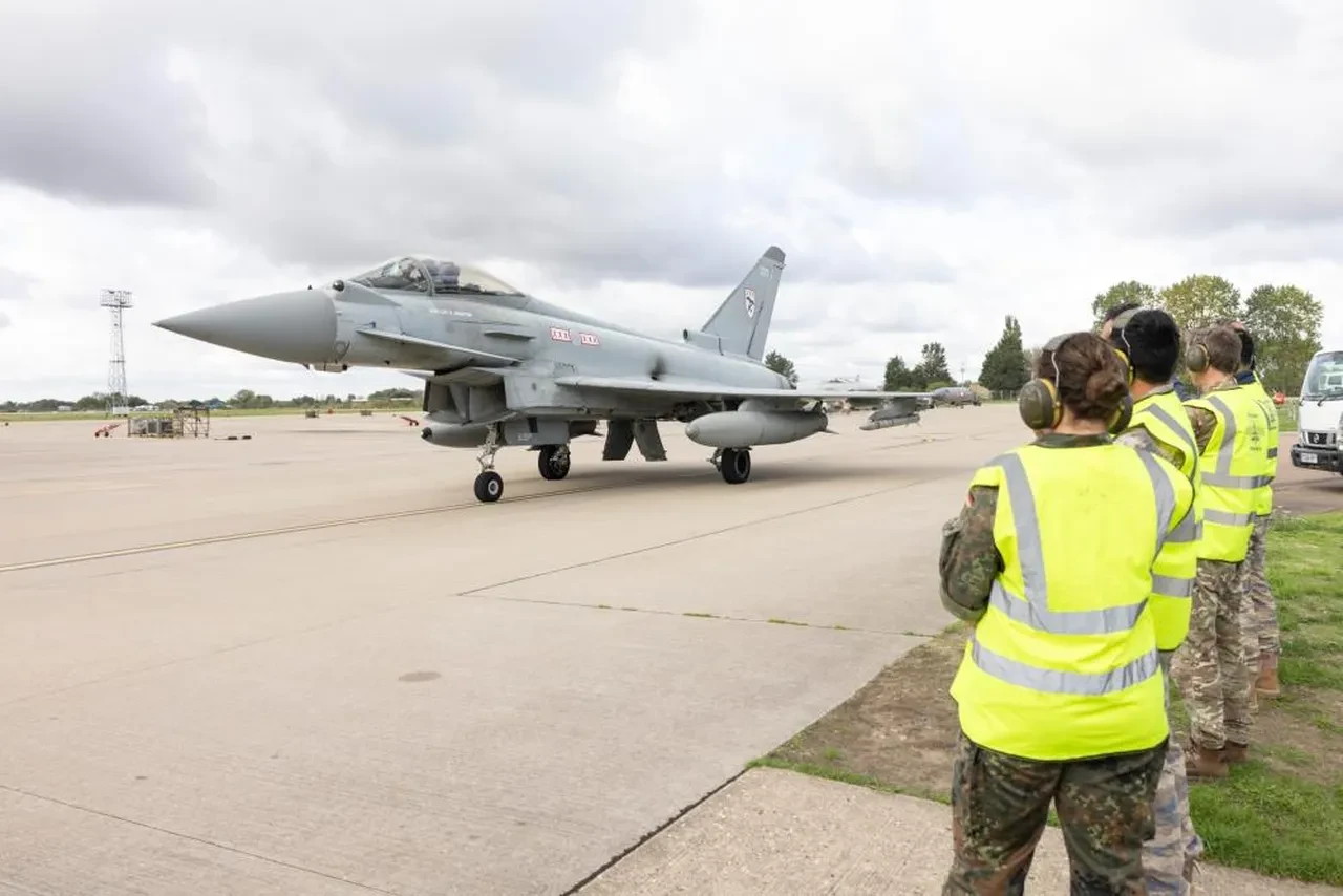 MSB heyeti İngiltere'deki Coningsby Üssü'nde Eurofighter bakım tesislerini inceledi