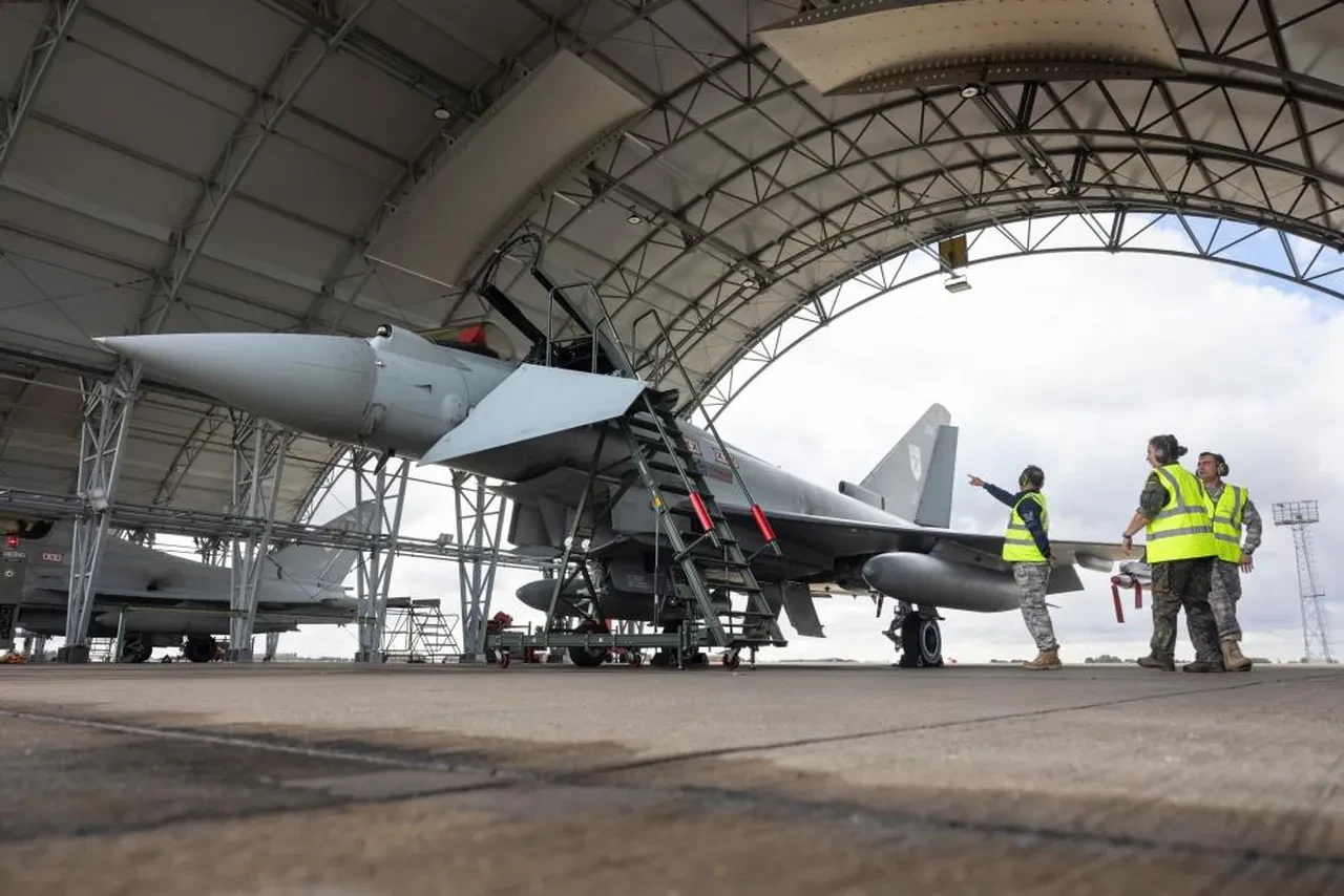 MSB heyeti İngiltere'deki Coningsby Üssü'nde Eurofighter bakım tesislerini inceledi