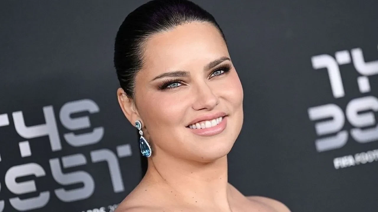 45 yaşındaki Adriana Lima’nın son hali gündem oldu! Yıllara meydan okuyan görüntüsü şaşkına çevirdi