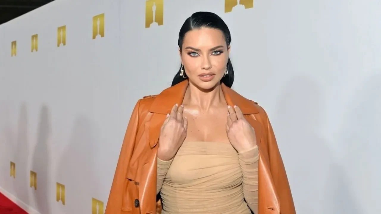 45 yaşındaki Adriana Lima’nın son hali gündem oldu! Yıllara meydan okuyan görüntüsü şaşkına çevirdi