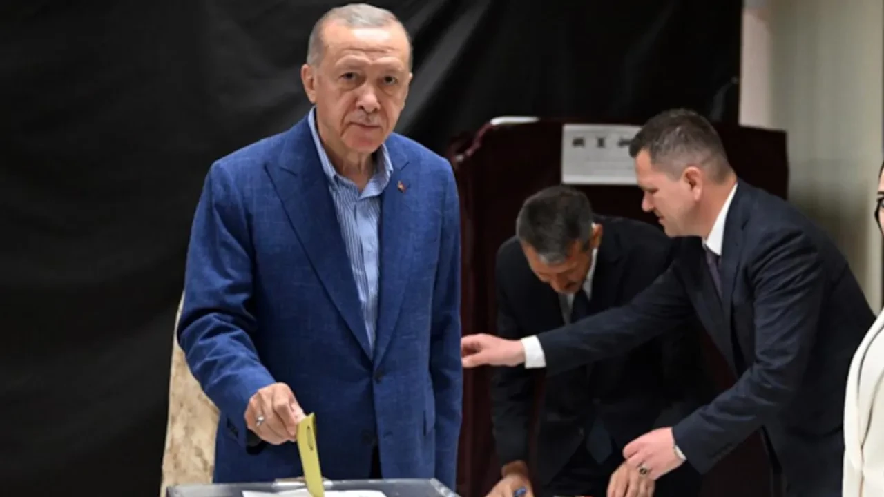 AK Parti'den erken seçim açıklaması! Cumhurbaşkanı Erdoğan'ın adaylığıyla ilgili çarpıcı sözler