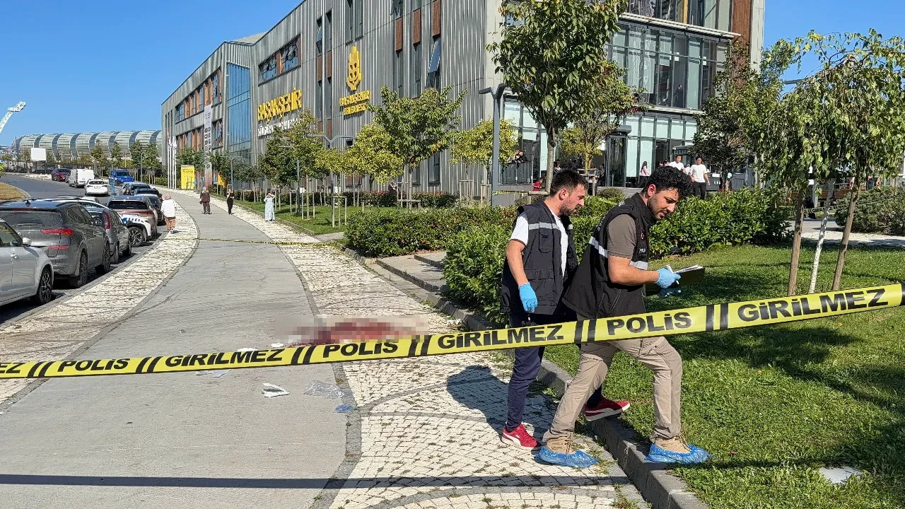 Elindeki silahın kabzasıyla dakikalarca vurdu: Başakşehir’de alacak verecek kavgası kanlı bitti