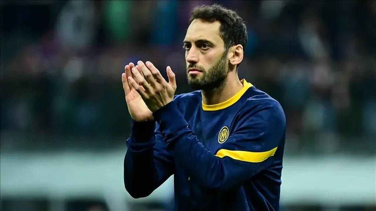 Fenerbahçe ve Galatasaray çok istiyordu! Hakan Çalhanoğlu için İtalyan devi devreye girdi