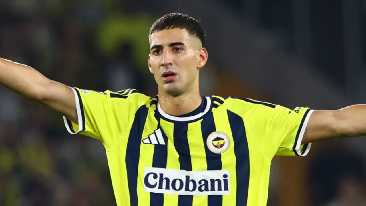 Fenerbahçe'ye Mert Müldür'den kötü haber! Aylarca forma giyemeyecek