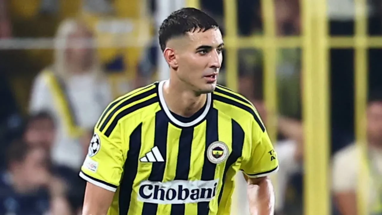 Fenerbahçe'ye Mert Müldür'den kötü haber! Aylarca forma giyemeyecek