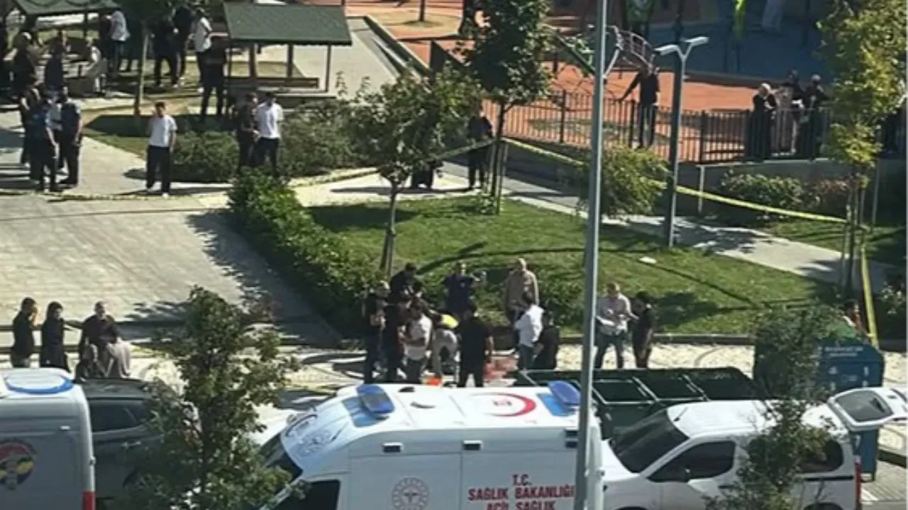 İstanbul Başakşehir'de silahlı saldırı paniği: İki kişi sokak ortasında vuruldu