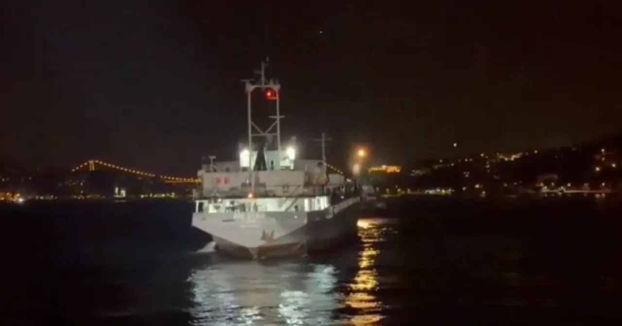 İstanbul Boğazı'nda arızalanan kuru yük gemisi kurtarıldı