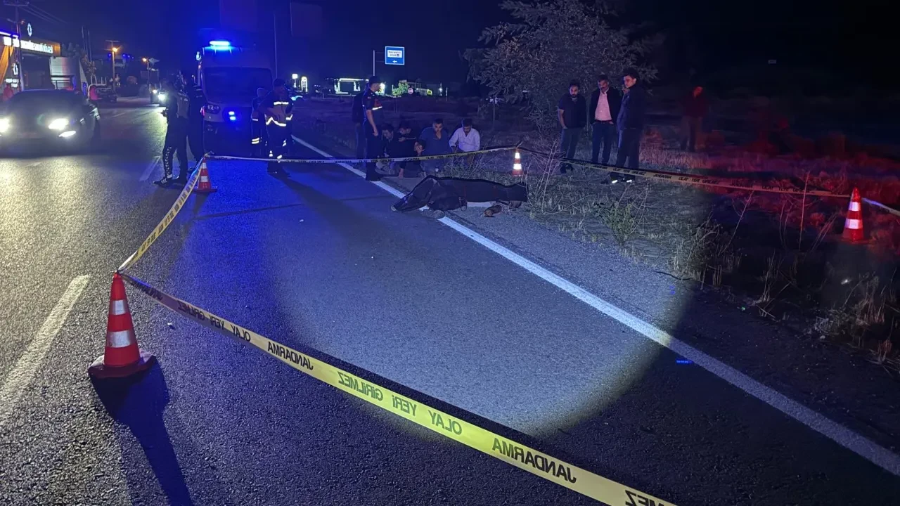 Ölümüne koşarak gitti: Aksaray’da feci kaza kamerada