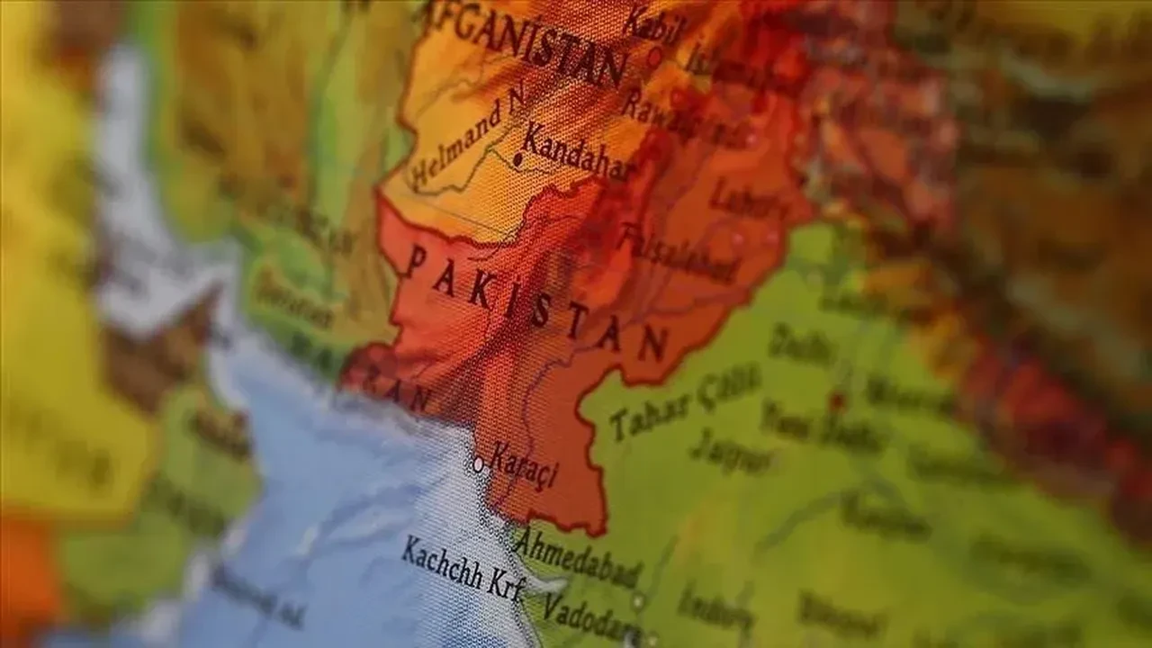 Pakistan'dan Afganistan'a hava saldırısı: Çok sayıda kişi öldü