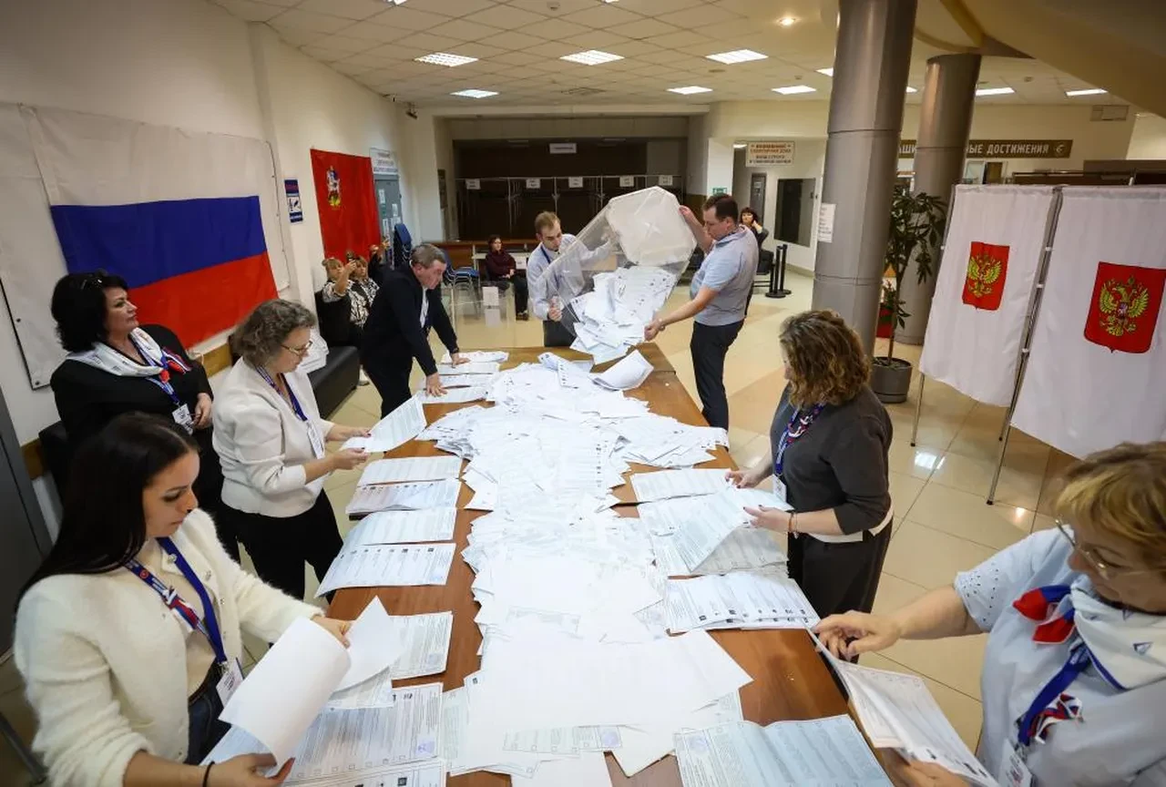 Rusya'daki parlamento seçimlerinde ilk sonuçlara göre Putin'in partisi birinci çıktı