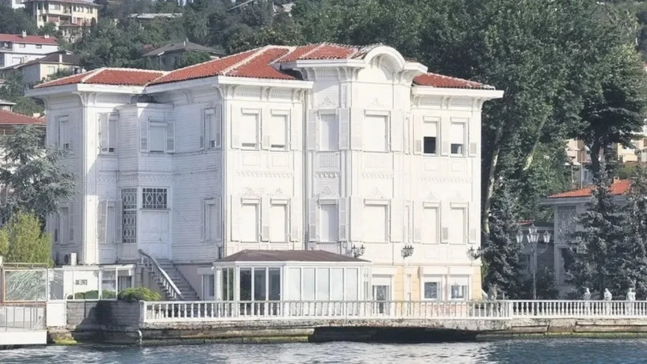 Yalçın ailesinin Kanlıca'daki yalısına sürpriz talip! Teklif ettiği rakam dudak uçuklattı