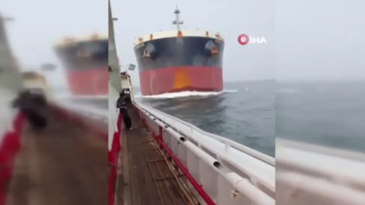 Yük gemisi, balıkçı gemisine çarptı! Singapur açıklarında korku dolu anlar