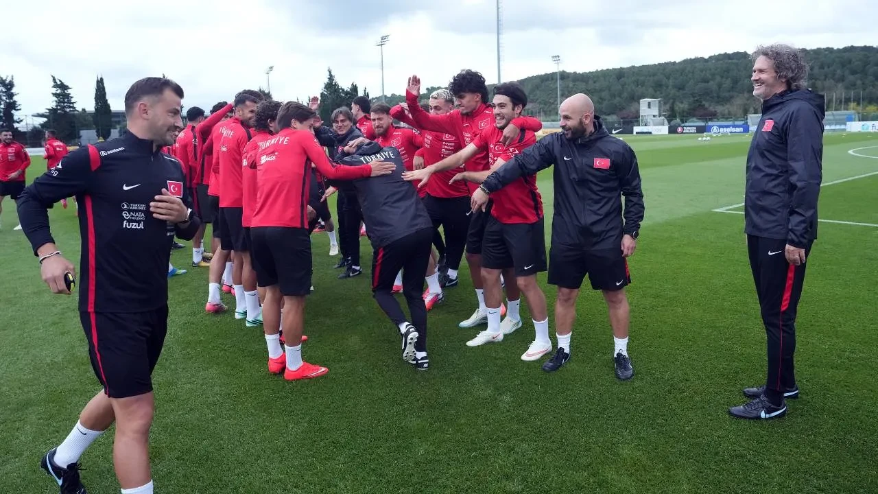 A Milli Takım, Fransa hazırlıklarını sürdürdü! Orkun Kökçü ile ilgili sıcak gelişme
