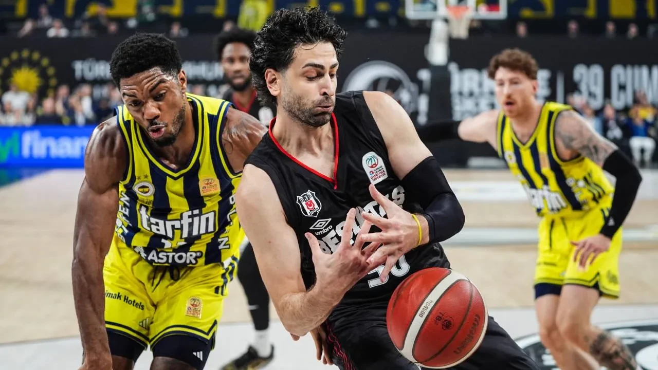 Dev derbide kazanan Fenerbahçe Tarfin! Sarı-lacivertiller, Beşiktaş'ı 72-59 mağlup etti