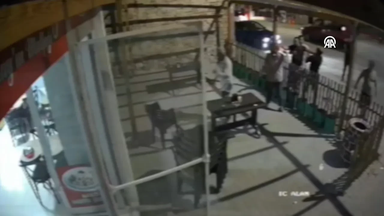 Edirne'de lokanta işletmecilerinin darbedilmesi güvenlik kamerasında!