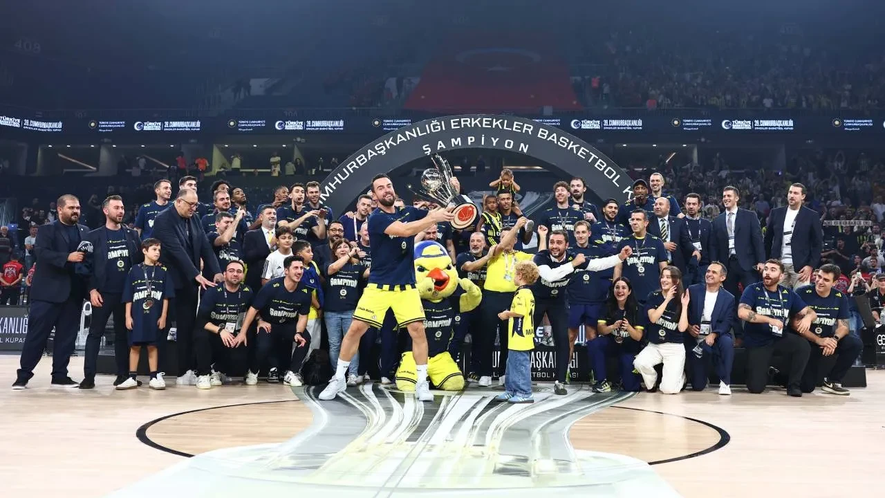 Fenerbahçe Tarfin Başantrenörü Jasikevicius'tan galibiyet değerlendirmesi! "İkinci yarıda zorlansak da kupayı kazanmayı başardık"