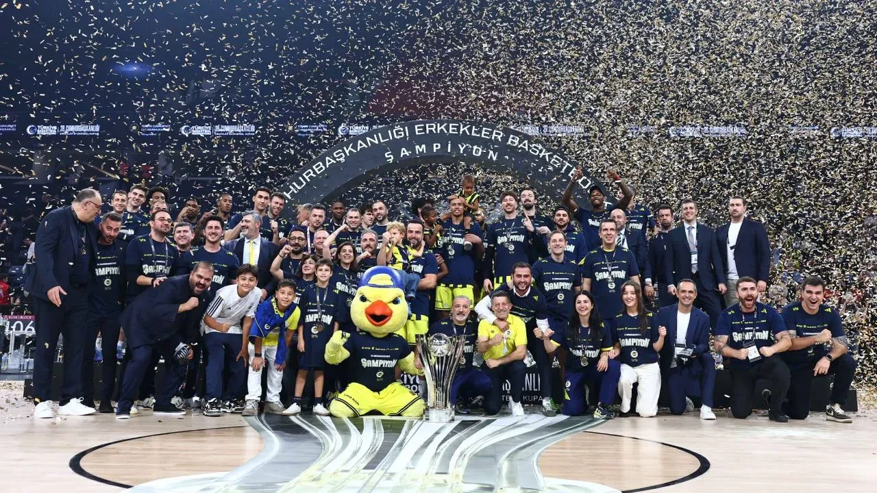 Fenerbahçe Tarfin'de Melih Mahmutoğlu'ndan derbi galibiyeti açıklaması! "Kazandığımız için mutluyuz"