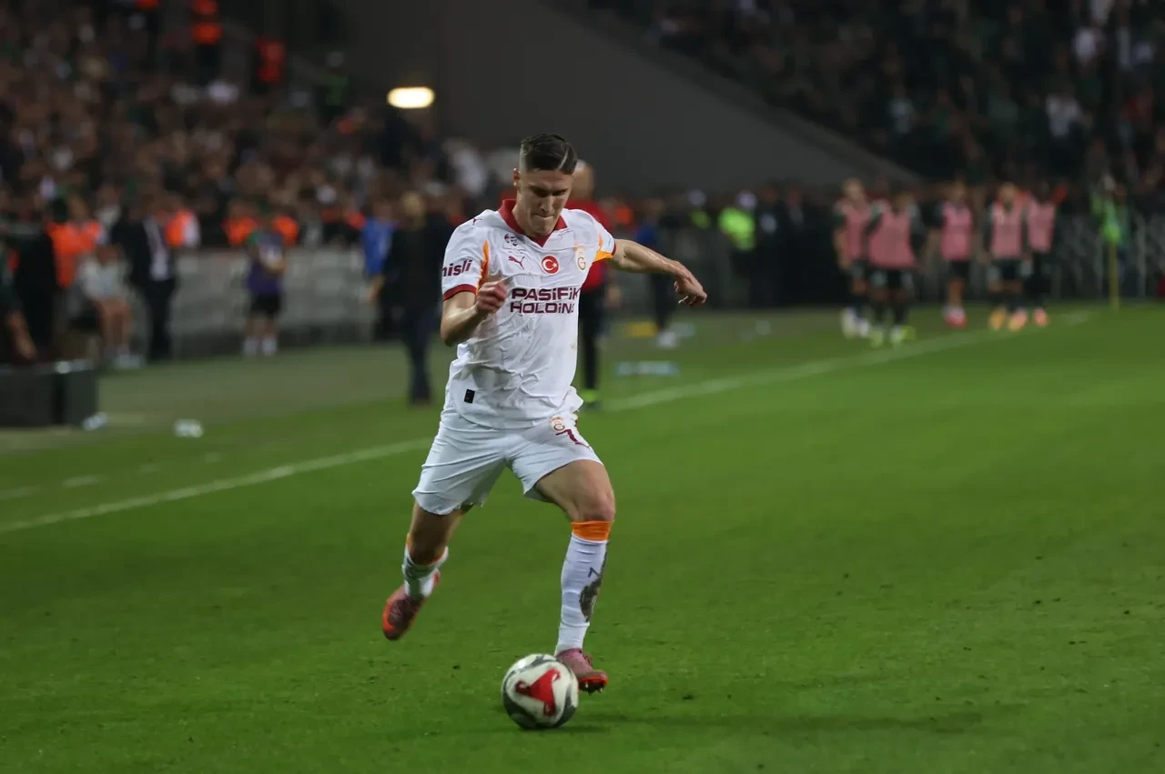 Galatasaraylılara iki müjde birden: Osimhen ve Sallai'nin dönüş tarihi belli oldu!