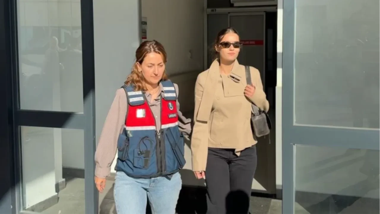 Gözaltına alınan oyuncu Afra Saraçoğlu serbest bırakıldı