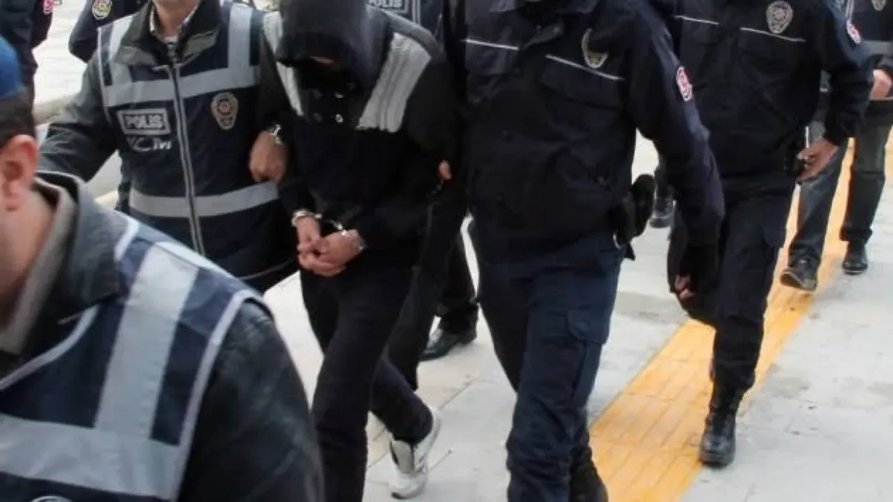 İstanbul'da 8 iş yeri ile 5 vale noktasına baskın: 160 şüpheli gözaltında