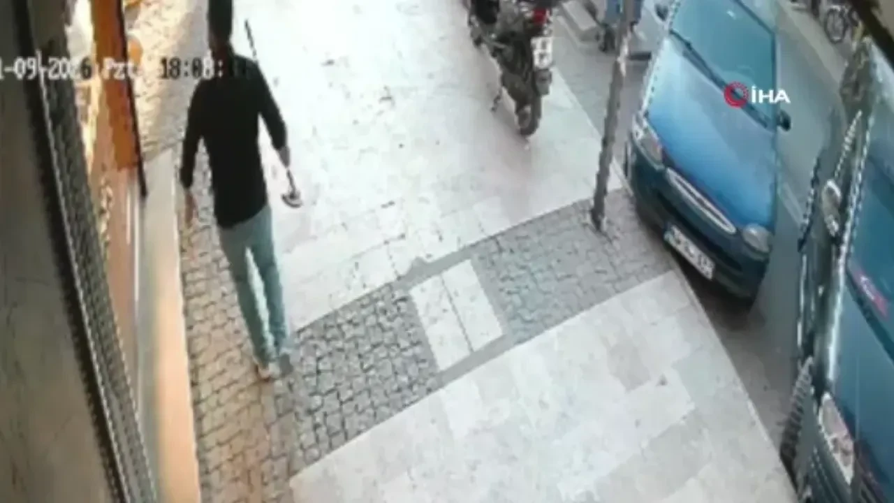 Manisa’da kuyumcu dükkanına silahlı soygun girişimi! Esnaf kaçan saldırganı affetmedi