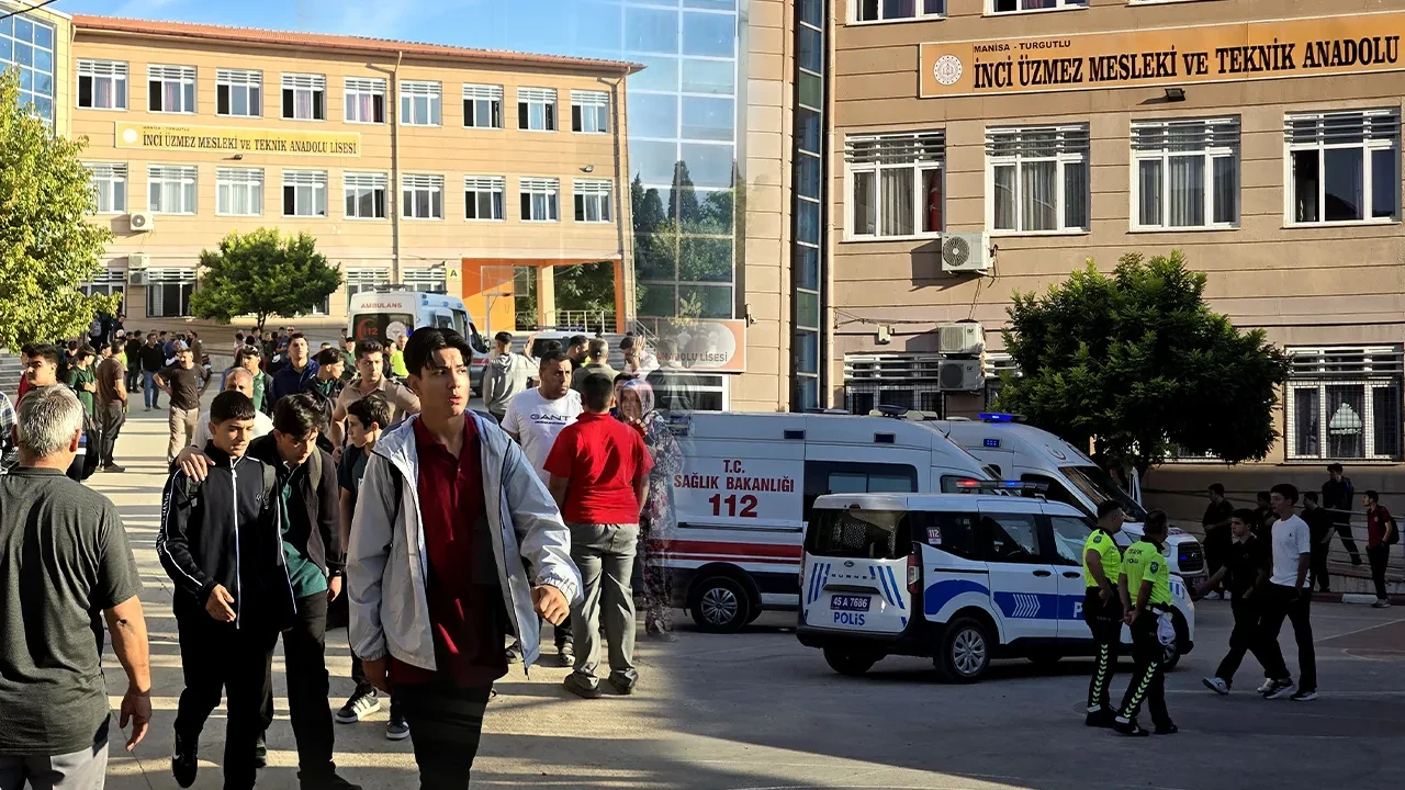 Manisa'da okul önünde silahlı saldırı: 2'si ağır 10 öğrenci yaralı