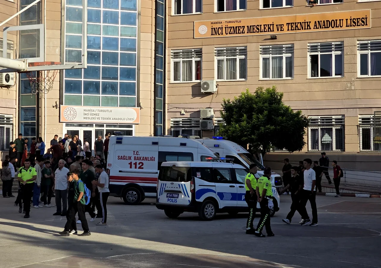 Manisa'daki okul saldırısını görgü tanıkları anlattı: 'Müdahale edemezdik, elinde tüfek vardı'