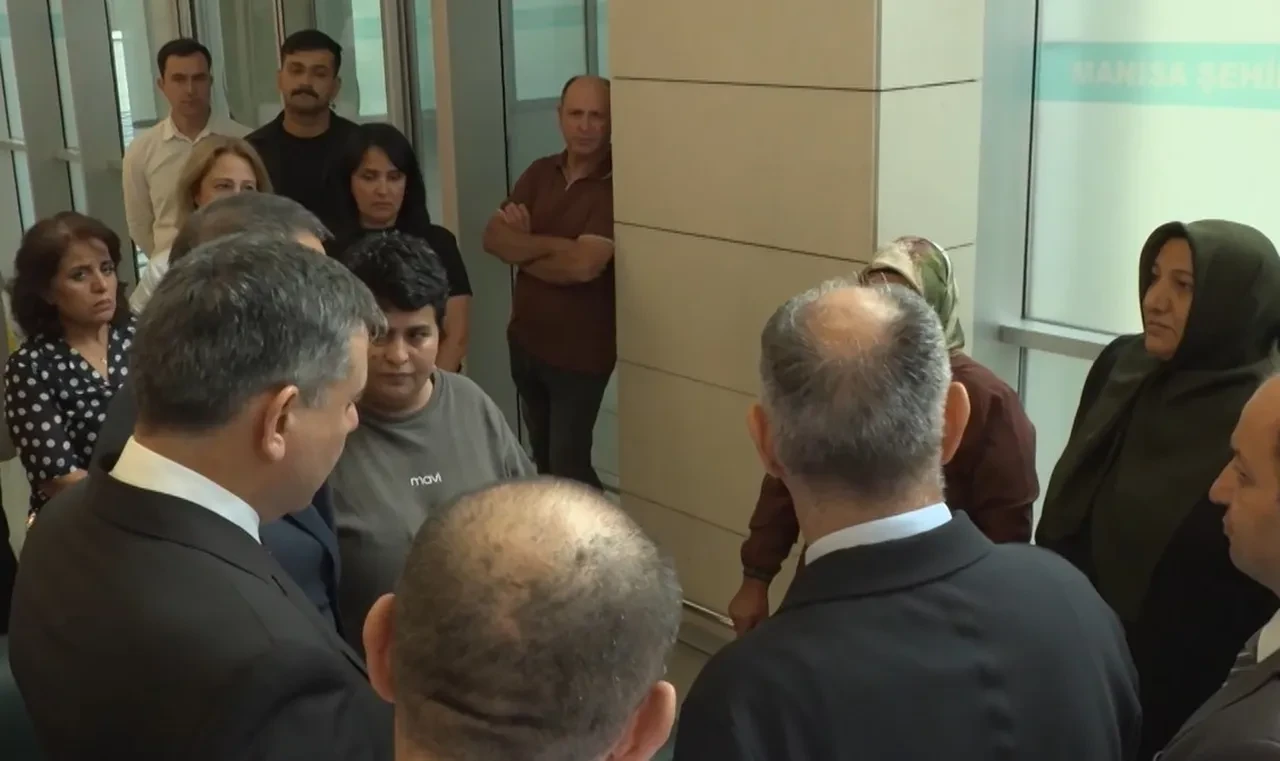 Manisa'daki saldırı sonrası Bakan Çiftçi'ye yaralı yakınından çarpıcı soru! Aileleri uyardı